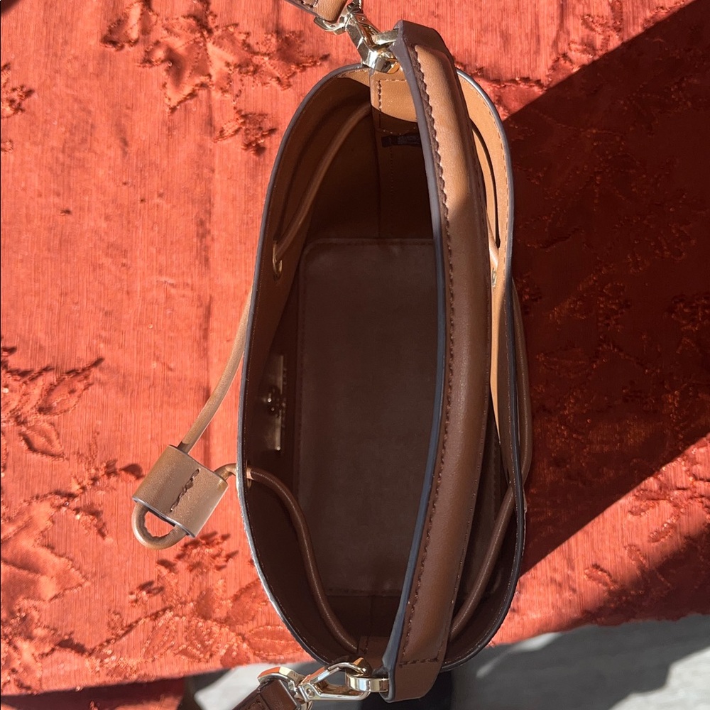 Michael Kors Purse White & Brown - Picture 4 of 17